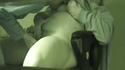 Delgado blonde impaled af en kæmpe sort pik