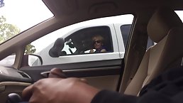 Facial cumshot på hans kones ansigt efter et blowjob