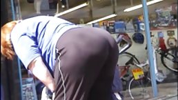 Drilling hendes fisse med denne store sexmaskine