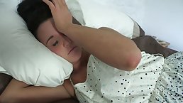 Engelsk choni spiser hendes røv til sin pornoproducent i støbning