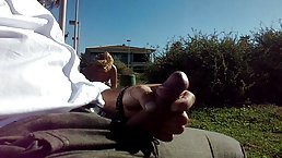 Schoolgirl blowjob med sin ven drog til siden