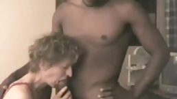 Busty slut fucked med hvide suspenders