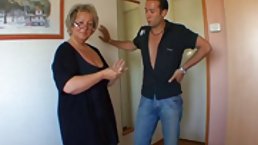 Privatlærer lærer hendes studerende at kneppe