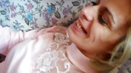 Kidnapper binder sit offer og voldtar hende